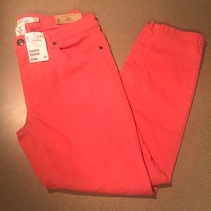 Sassy H&M Slim Fit Cropped Leg Jeans 🎀